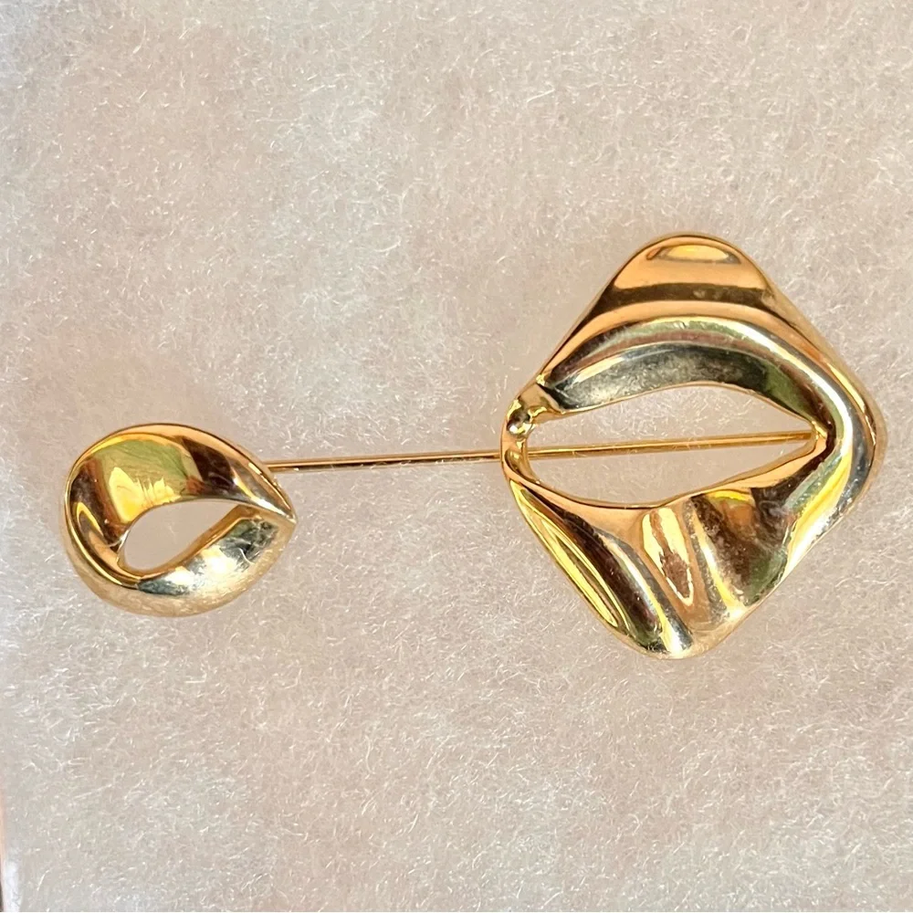 Modernist Gold-Tone Brooch Fluid Minimalist Stick Pin Abstract Artsy Unique Gift - Picture 3 of 7